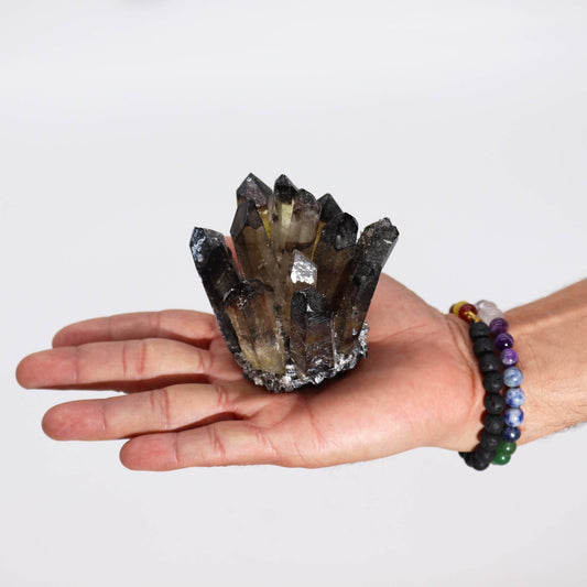 Kvarc kristálycsoport, kb. 8 cm – füstös fantomkvarc