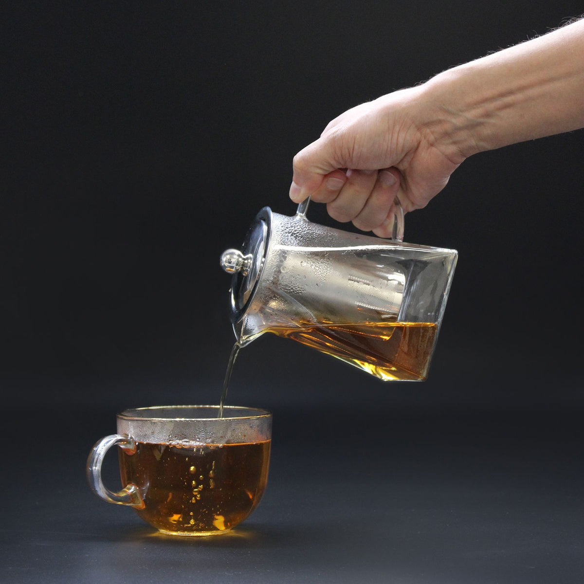 Üveg teáskanna szűrővel – torony forma, 780 ml