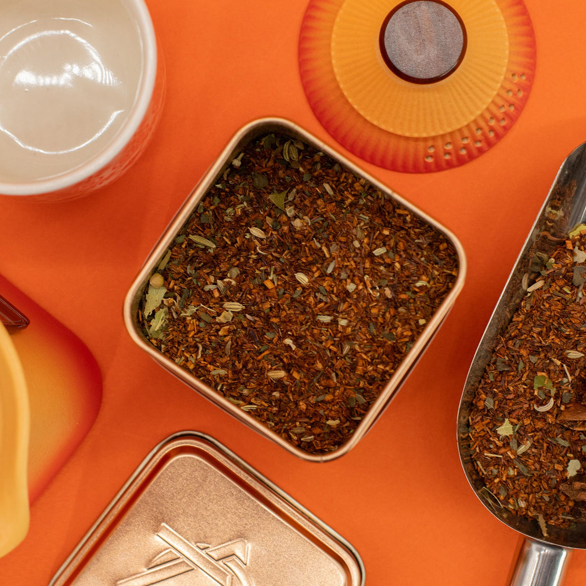 Rooibos tea narancshéjjal és gyömbérrel – 50 g, fémdobozban