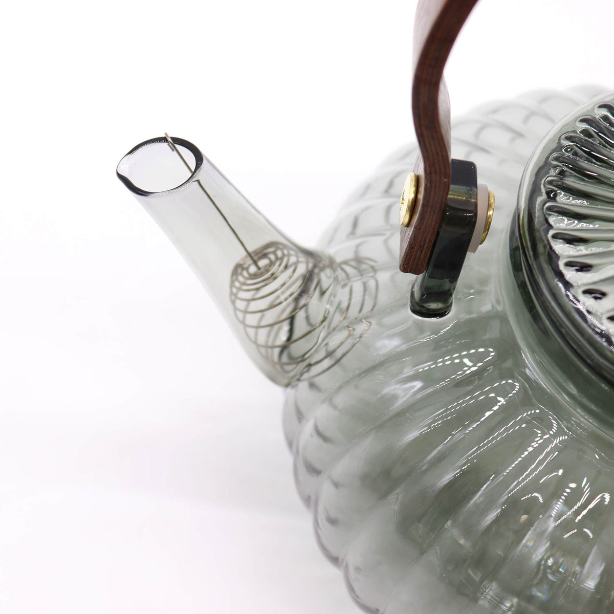 Üveg teáskanna szűrővel – szénszürke bordázott, 950 ml
