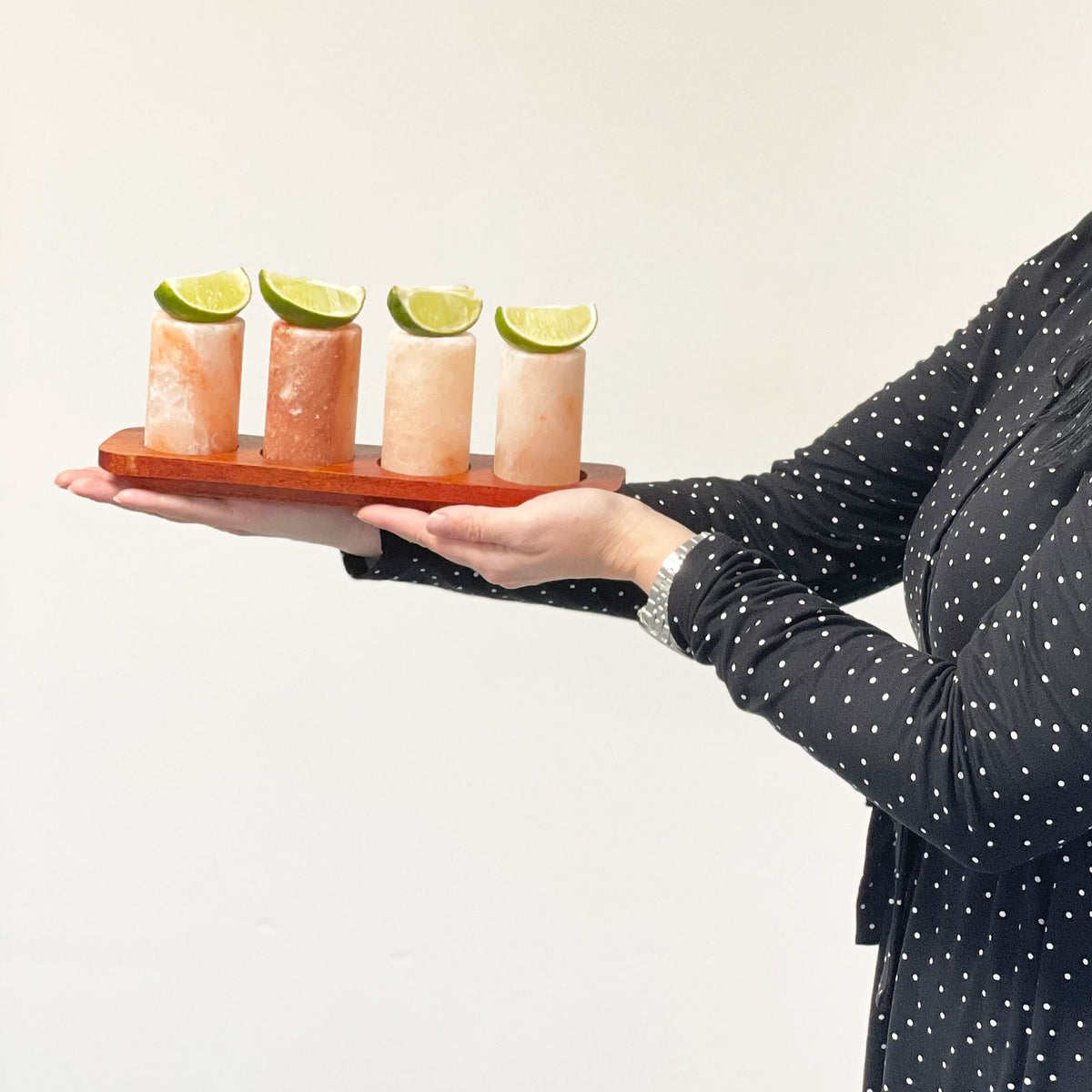 Himalájai só feles poharak – 2 db, fa tartóval